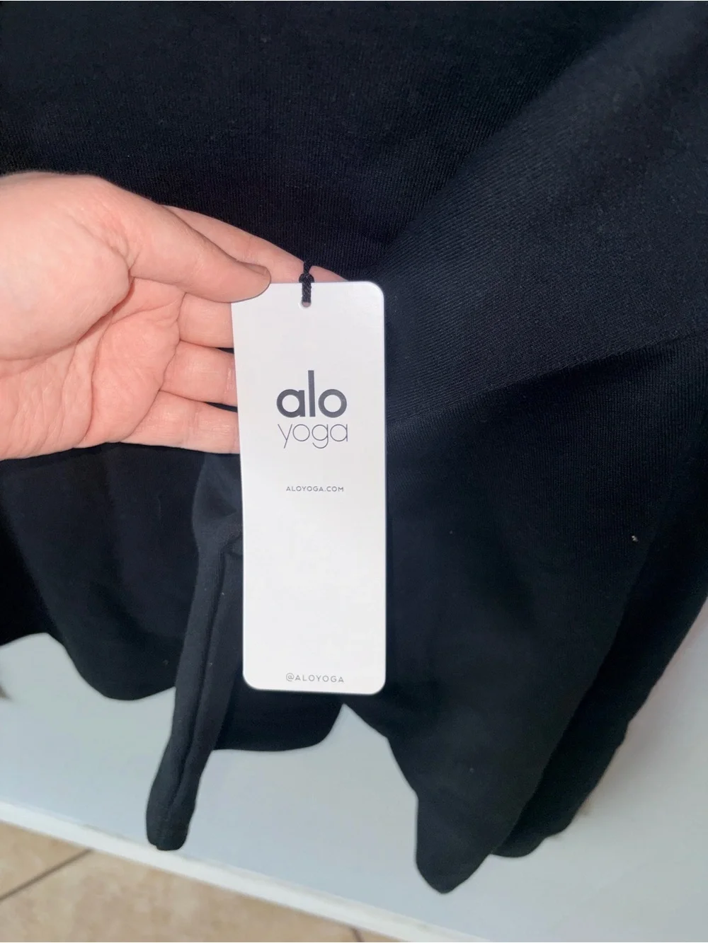 NWT Alo Yoga Polo  Henley Sweatshirt Medium Black Long Sleeve Button Collar Logo